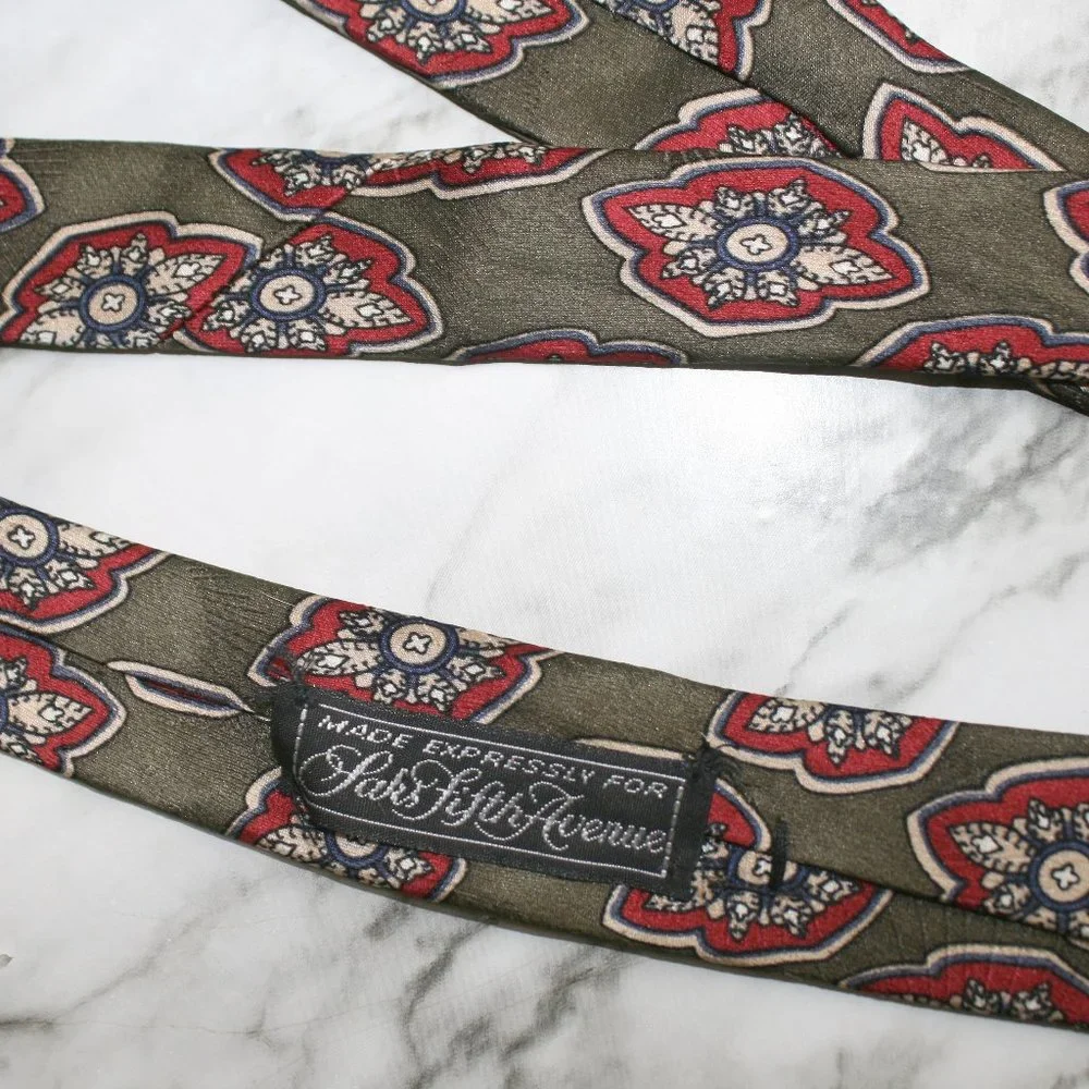 VINTAGE SAKS FIFTH AVENUE Neck Tie Classic Olive Oval Paisley Silk Necktie